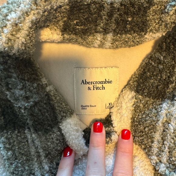 Abercrombie & Fitch White & Green Plaid Cropped Sherpa Jacket (Size XL) - Picture 4 of 6